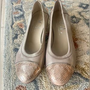 Beautiful AGL shoes made in Italy. These are so soft and comfortable EUC!